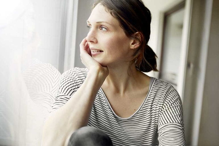 Discover reasons to consider a throat spray for sore throat from Strepsils